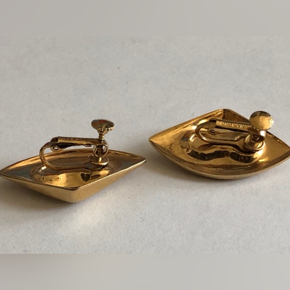 Vintage Napier Shell Shaped Gold Tone Earrings - Picture 6 of 7